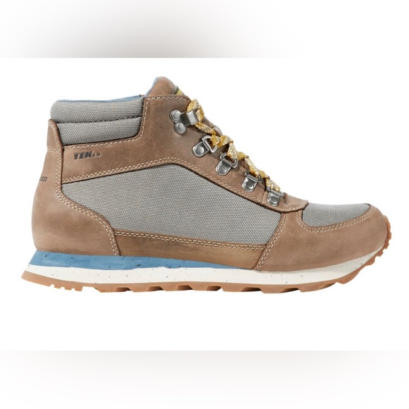 *SOLD* Brand new Women's Waterproof LL Bean Katahdin Hiking Boots - Picture 1 of 12